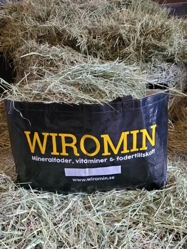 Høypose med Wiromin-logo